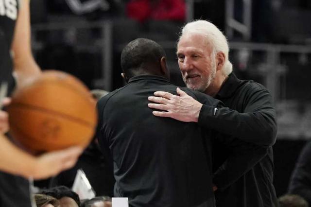 fb体育平台-【现场】球迷归来注入能量 年轻马刺延续揭幕战佳绩