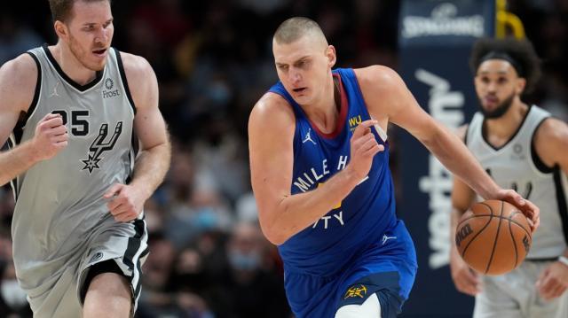 fb体育-新赛季开局状态火热 约基奇朝着卫冕MVP狂奔而去